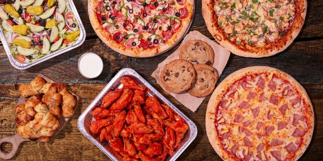 Pizza & Wings Feast