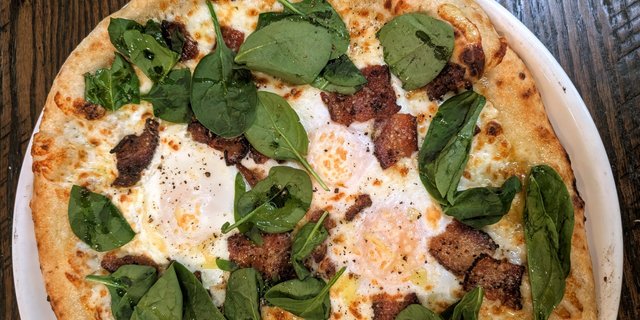 Bacon N’ Eggs Pizza