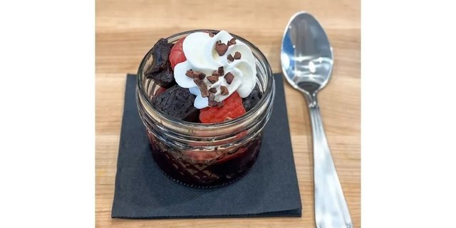 Dark Chocolate Berries N' Cream (Mason Jar)