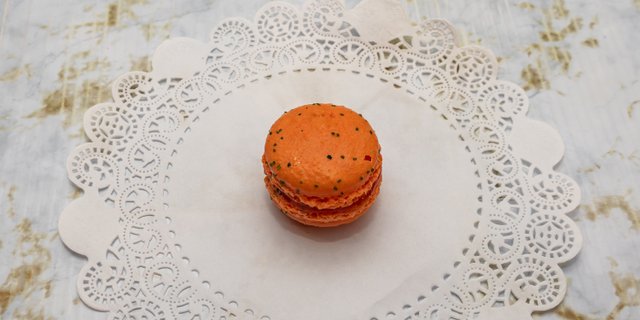 Passion Mango Macaron