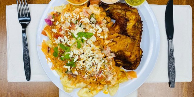 Pollo Con Tajadas