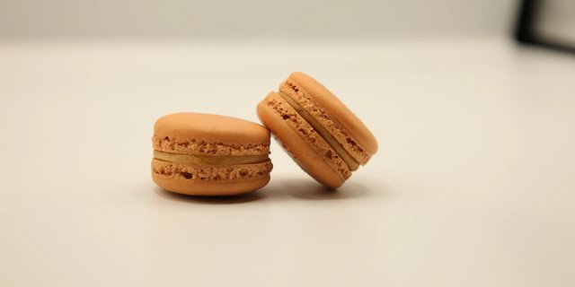 Salted-Caramel Macaron