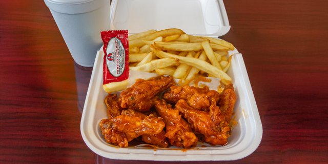 Wings w/ Fries