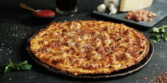 Spicy Garlic Parmesan Pizza