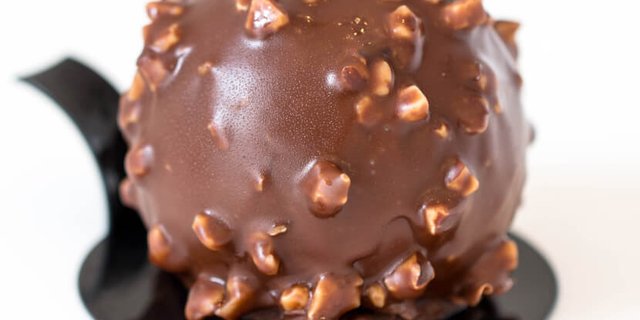 Roche Cake