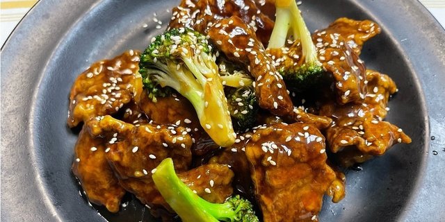 Sesame Beef Luncheon Special