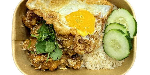 The Garlic Chicken x Fried Egg Bowl