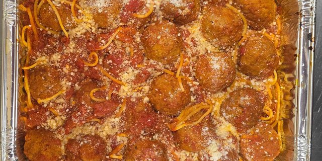 Spaghetti w/ Meatballs
