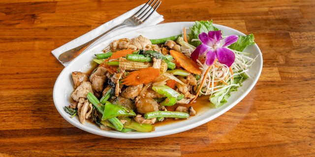 Phad Bai Kaplau (Basil)