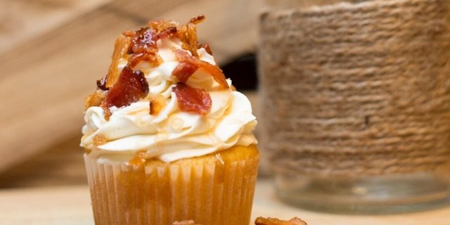 Maple Bacon Delight Cupcakes