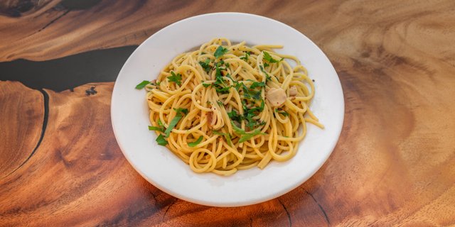 Spaghetti Garlic & Oil Tray