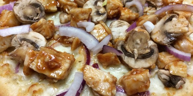 BBQ Chicken Halal Pizza