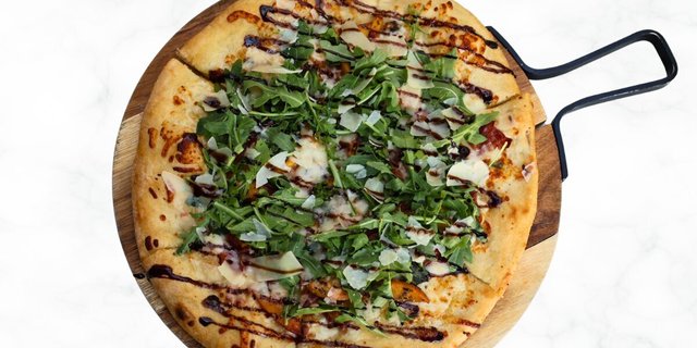Peach & Prosciutto Pizza