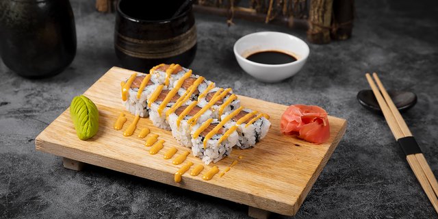 Spicy Salmon Roll