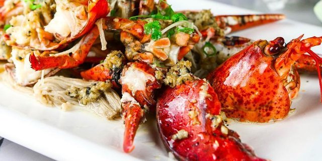 Steamed Lobster w/ Garlic Vermicelli