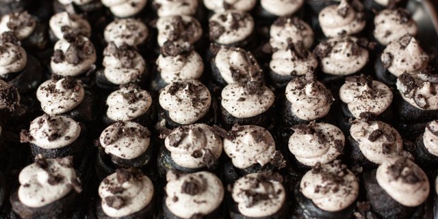 24 Mini Cookies & Cream Rolls