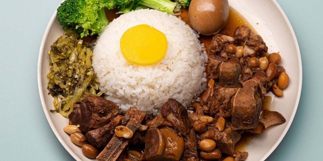Coke Pig's Feet w/ Peanut Rice Boxed Lunch