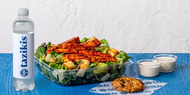 Caesar Salad w/ Spicy Chicken Deluxe Boxed Lunch