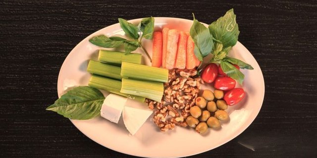 Zeitoon Veggies Plate