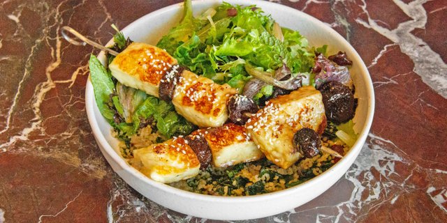 Grilled Halloumi & Fig Salad