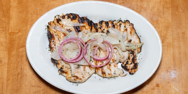 Grilled Chicken Breast / Pechuga de Pollo Parilla