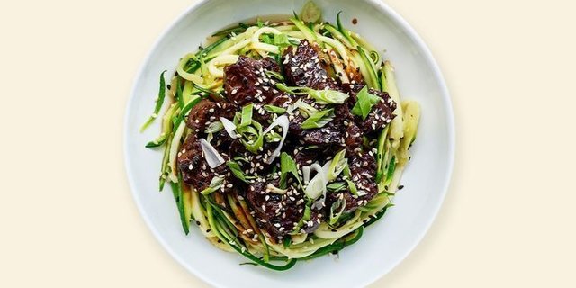 Grass-Fed Cubed Steak & Lemon Zoodles Bowl