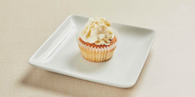 Lemon Poppyseed Cupcake