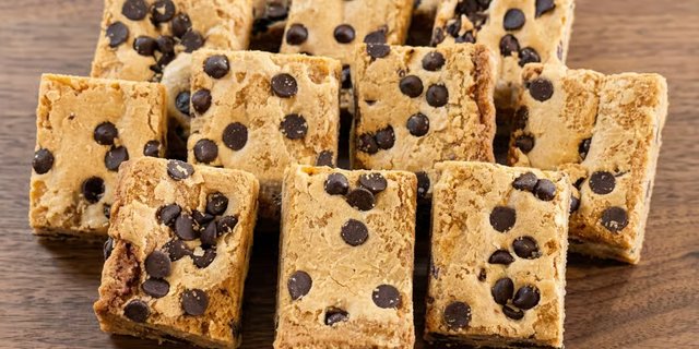 Chocolate Chip Blonde Brownies Half Pan