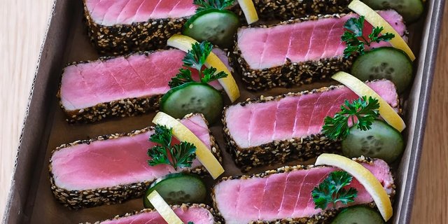 Togarashi-Spiced Seared Tuna