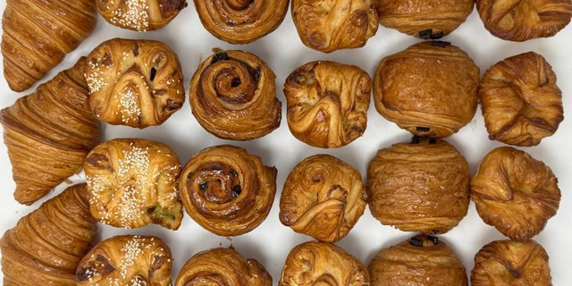 Signature Mini Pastry Box