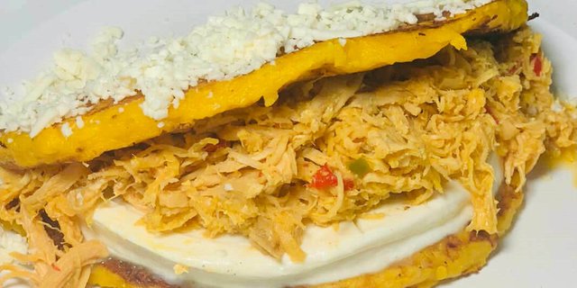 Pollo Mechado Cachapas