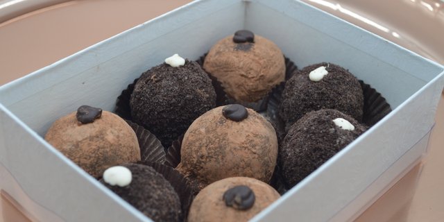 Cocoa Bomb & Oreo Truffle Box
