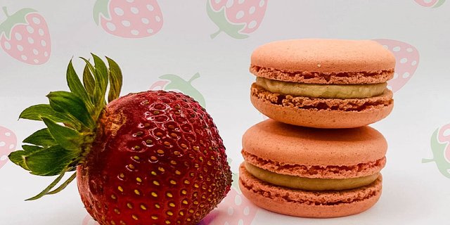 Strawberry Cheesecake Macarons