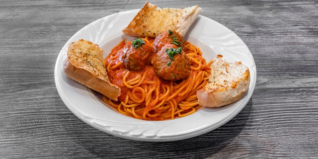 Spaghetti W/ Meatballs