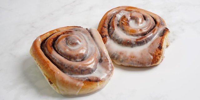 Giant Cinnamon Rolls 2-Pack