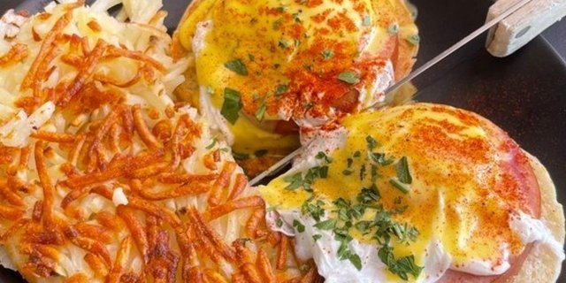 Lemmy’s Original Eggs Benedict