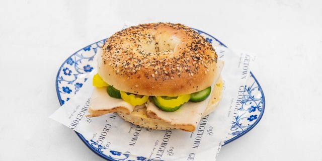 Hummus Turkey Sandwich