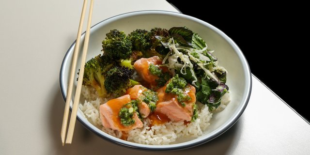 Ginger Scallion Salmon Bowl