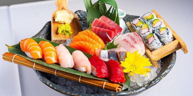 Chef's Sushi & Sashimi