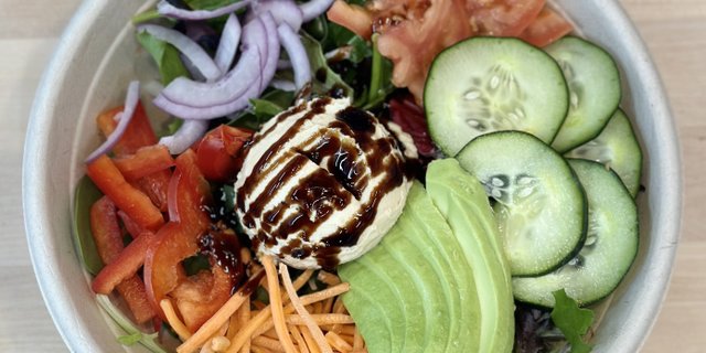 Hummus & Veggie Salad