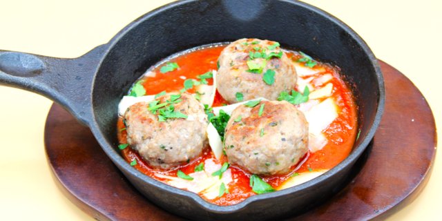 Mediterranean Beef Meatballs Tray