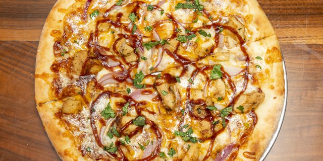 Backyard BBQ Pizza