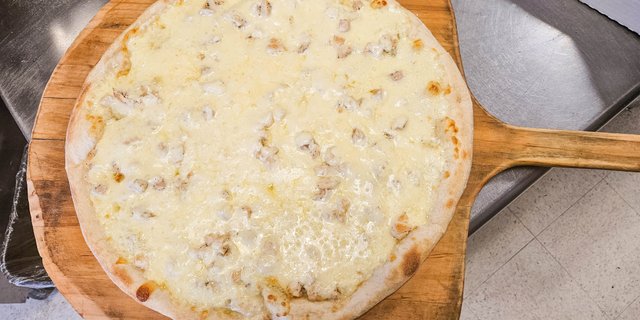 Chicken Alfredo Pizza