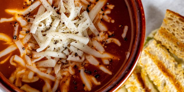 Tomato Soup w/ Cheesy Bread