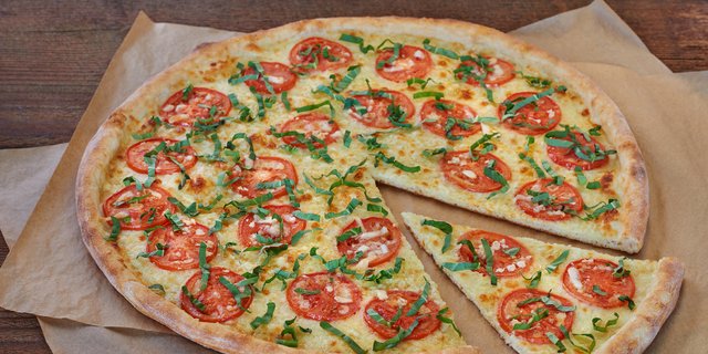 Tomato Basil Pizza