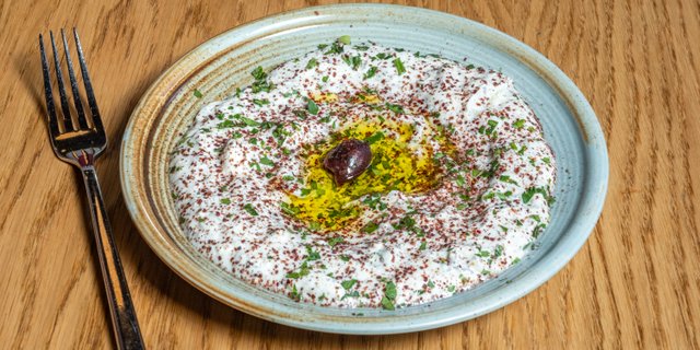 Classic Hummus w/ Pita Bread