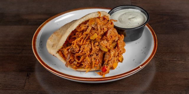 Arepa con Carne Mechada