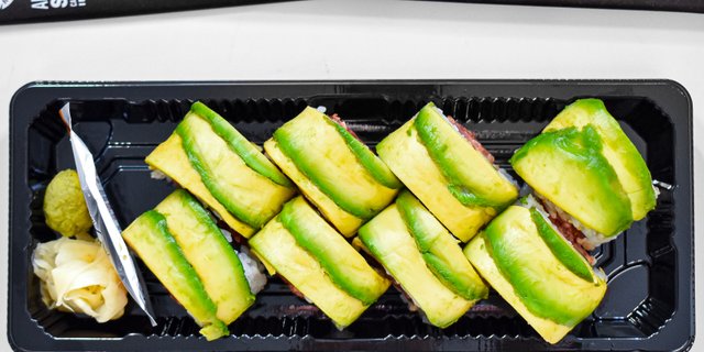 Avocado Spicy Bluefin Roll