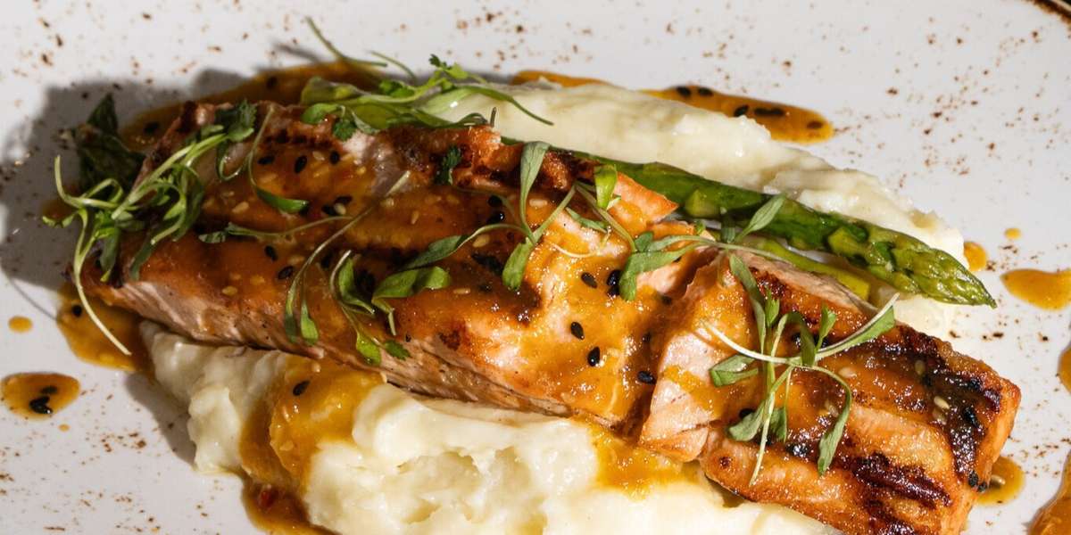 107 Steak & Bar