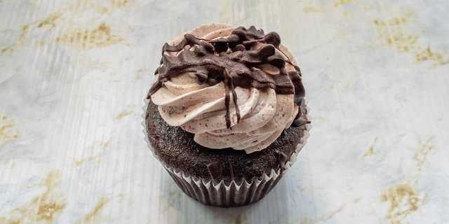Vegan & Gluten-Free Dark Chocolate-Raspberry Cupcakes